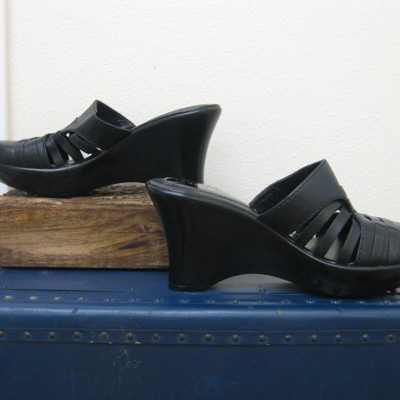 NWOT Tommy Hilfiger black leather wedges 7.5 - Picture 4 of 7